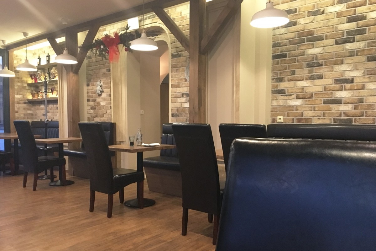 Interiér restaurace z obkladových pásků Ligure