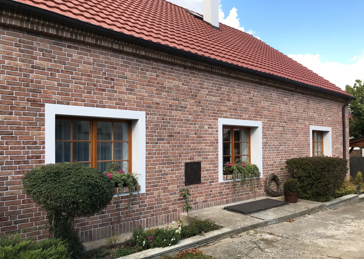 Obkladové pásky Cienna na fasádě rodinného domu