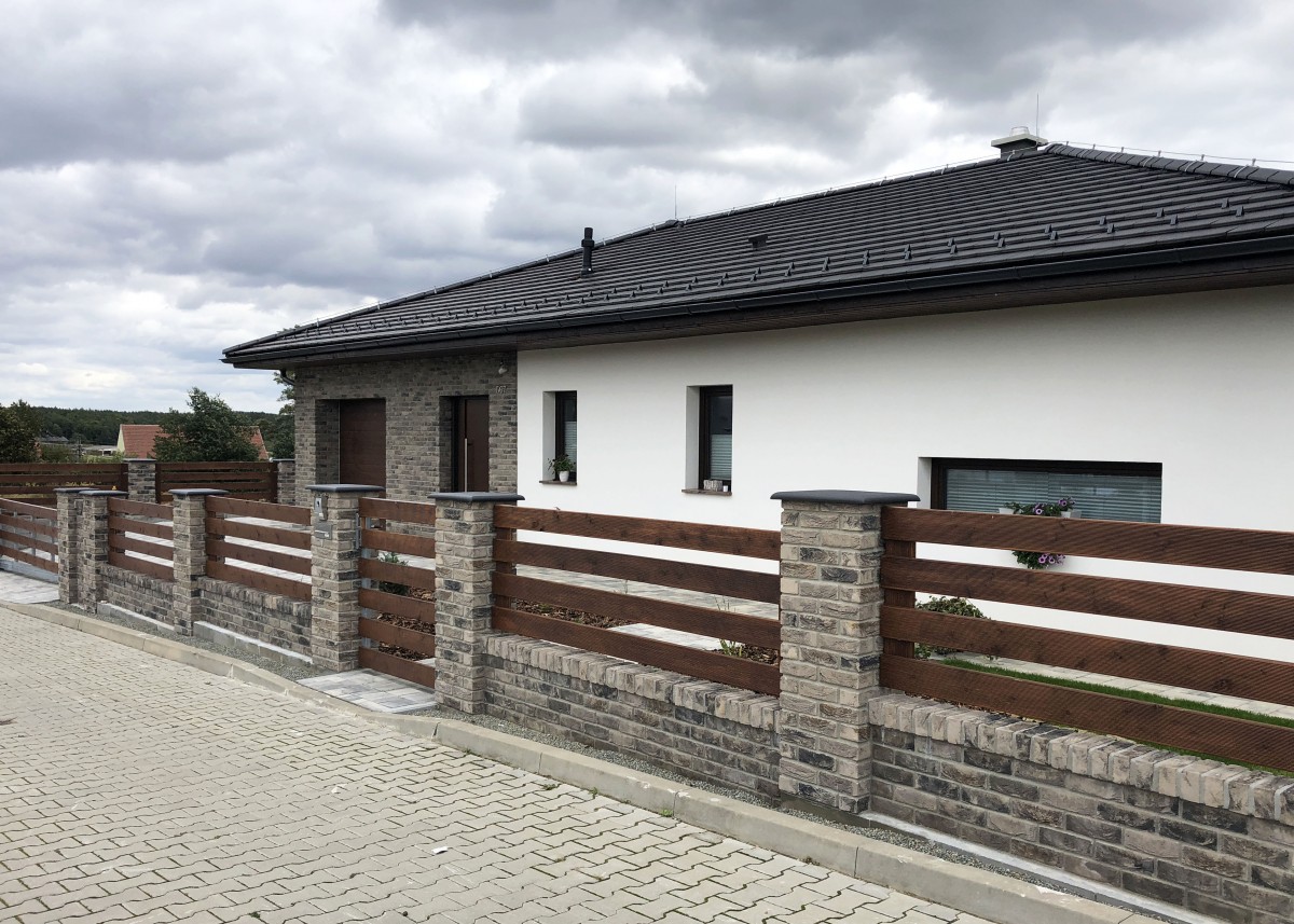 Plot z lícových cihel Lithium