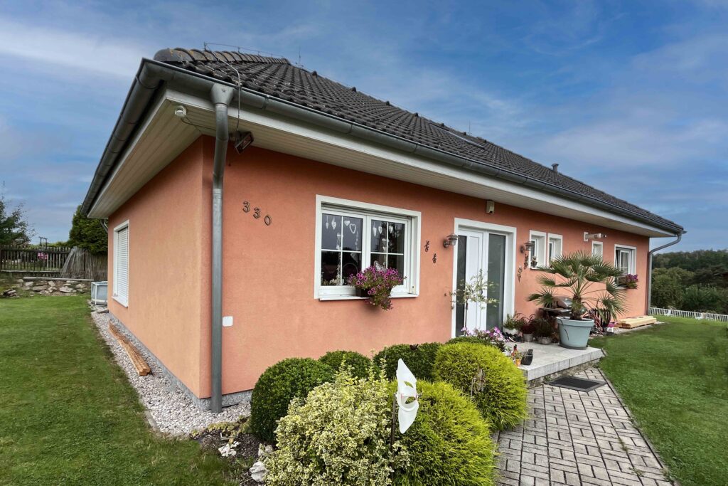 Rodinný dům před montáží cihlových pásků