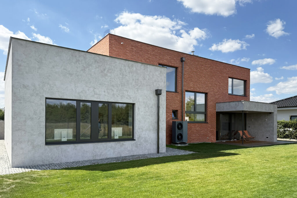 Kombinace materiálů na rodinném domě