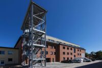 Komerční stavba z fasádou z obkladových pásků Olm-Orme