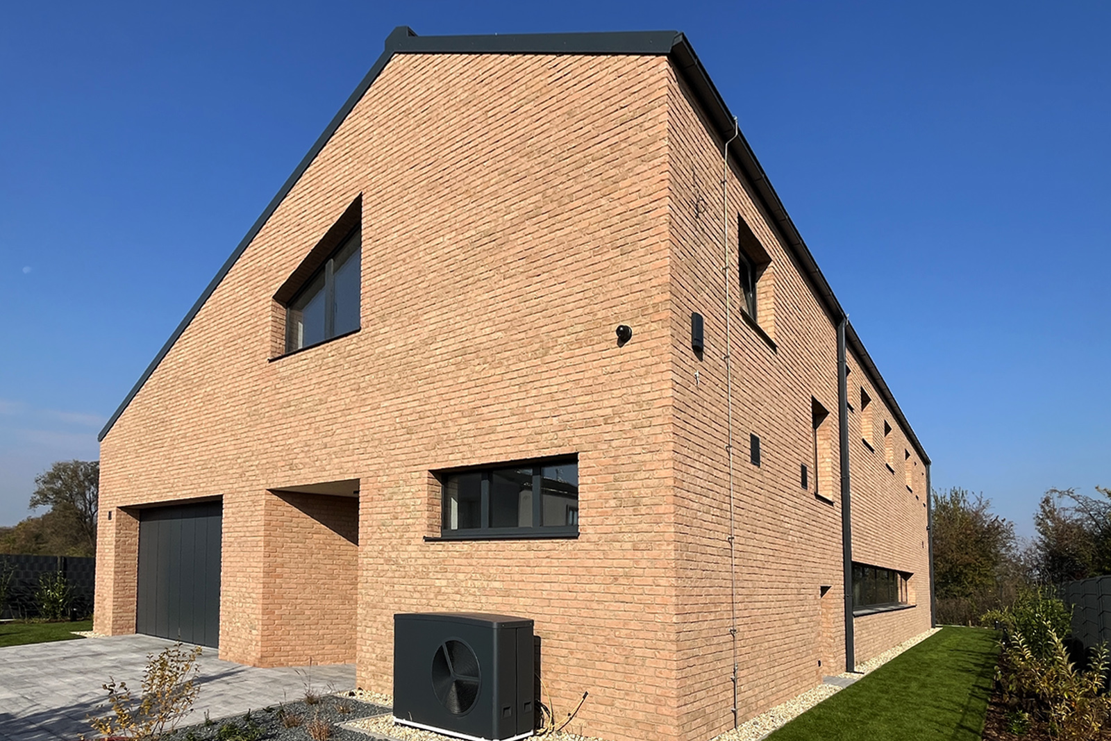 Moderní atypický dům s cihlovou fasádou Oud Elst