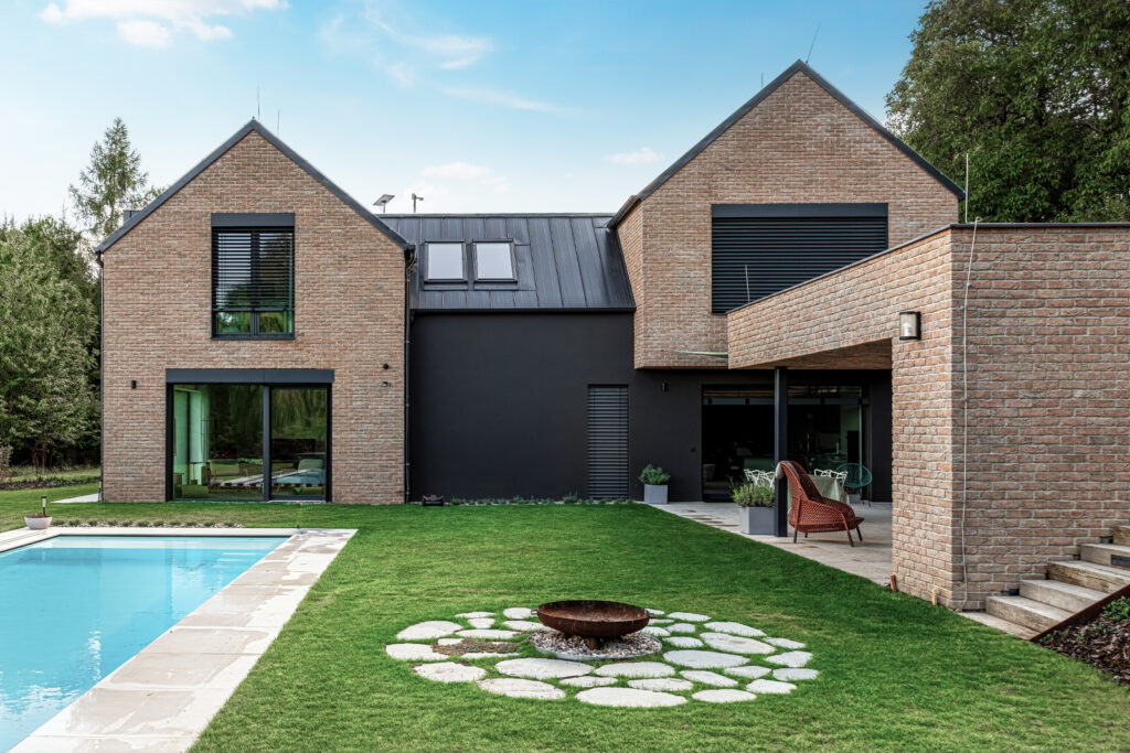 Rodinný dům s cihlovou fasádou