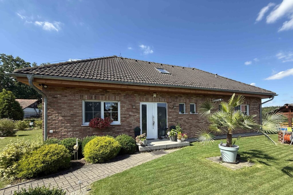 Cihličková fasáda bungalovu