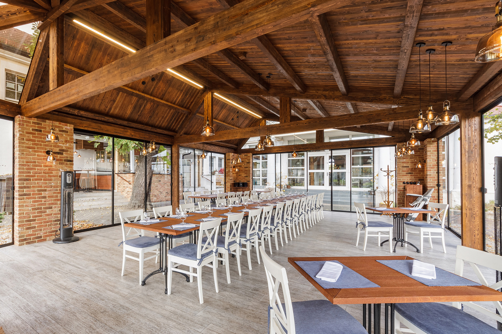 Obkladové pásky Renaissance v interiéru restaurace