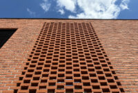 Detail fasády z lícových cihel Spaans Rood