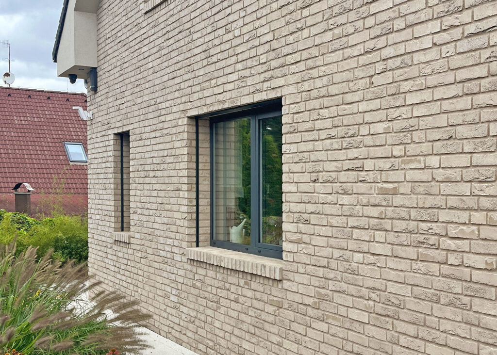 Parapety z lícových cihel Forum Prata Genuanceerd