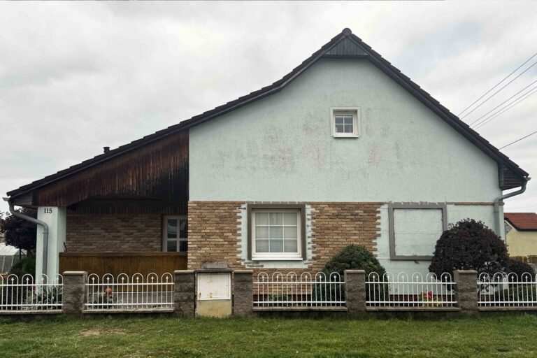 Lepení cihlových pásků